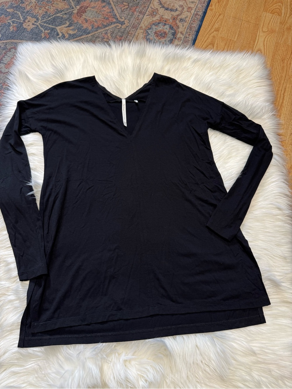 Aritzia Babaton Black Long Sleeve V Neck Tunic Top Women’s XXS